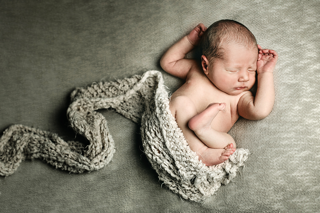 recien-nacido-newborn-estudio-fotografico-huesca-muerdelaespina-bebe