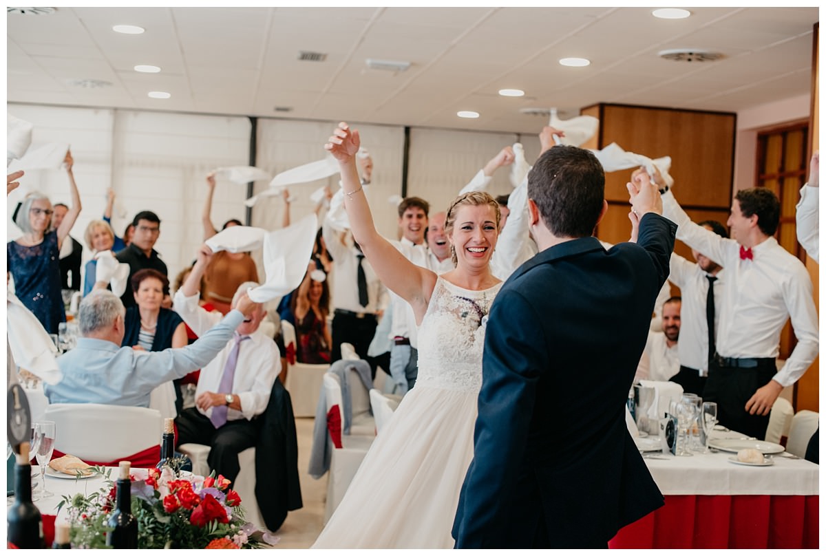 boda-catedral-jaca-huesca-muerdelaespina-fotografo-reportaje-boda-pirineo-hotel-oroel