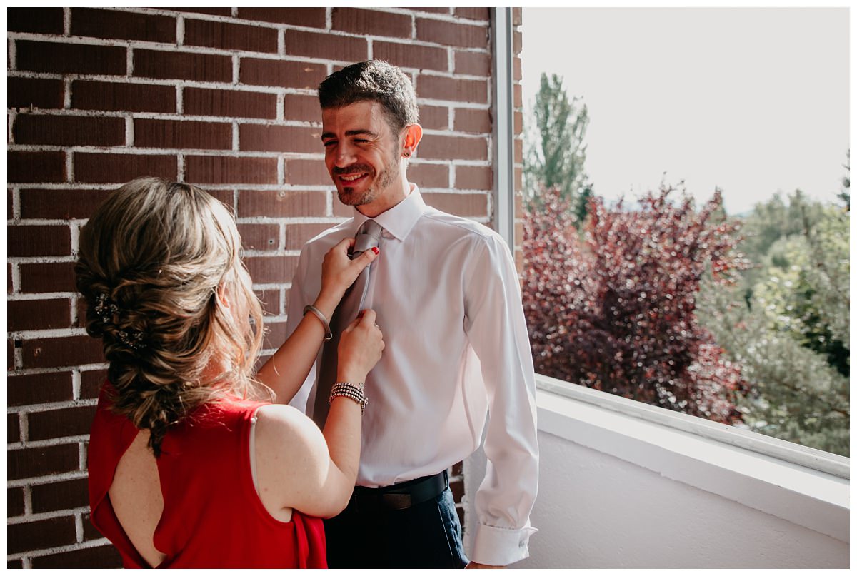 boda-catedral-jaca-huesca-muerdelaespina-fotografo-reportaje-boda-pirineo-hotel-oroel