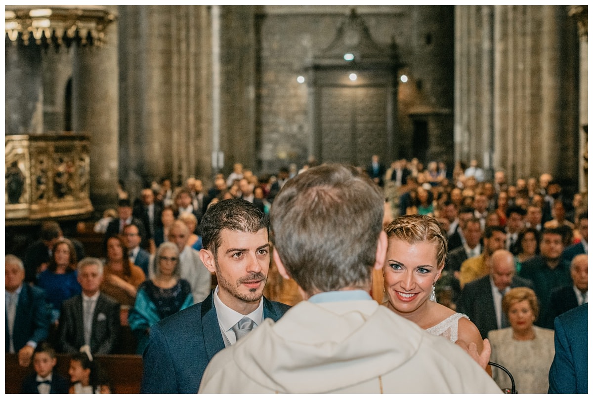 boda-catedral-jaca-huesca-muerdelaespina-fotografo-reportaje-boda-pirineo-hotel-oroel