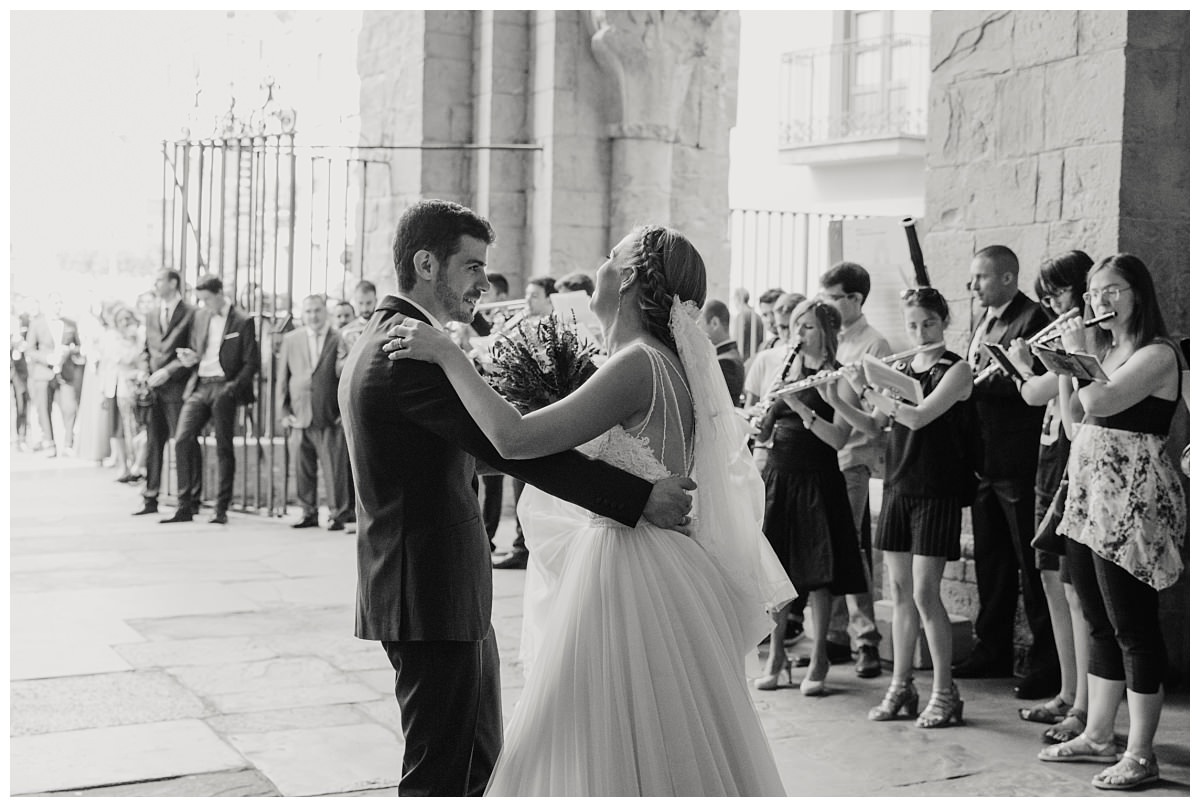 boda-catedral-jaca-huesca-muerdelaespina-fotografo-reportaje-boda-pirineo-hotel-oroel