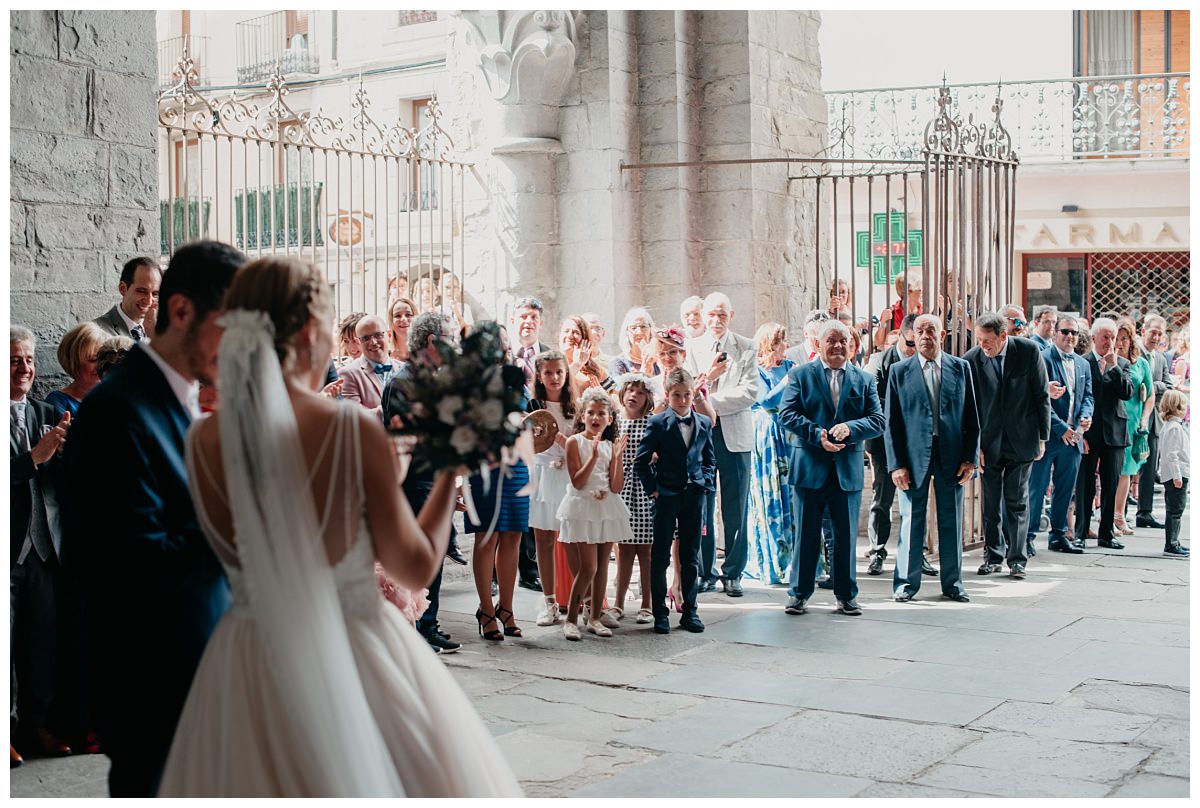 boda-catedral-jaca-huesca-muerdelaespina-fotografo-reportaje-boda-pirineo-hotel-oroel